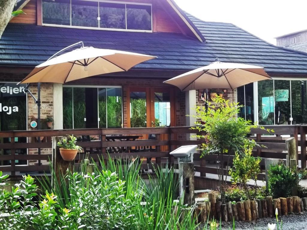 Bina'S Haus Pousada, Cafeteria E Atelier Нова-Петрополіс Екстер'єр фото